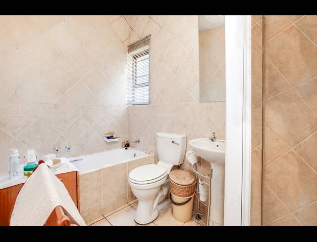 1 BEDROOM APARTMENT FOR SALE IN LONEHILL